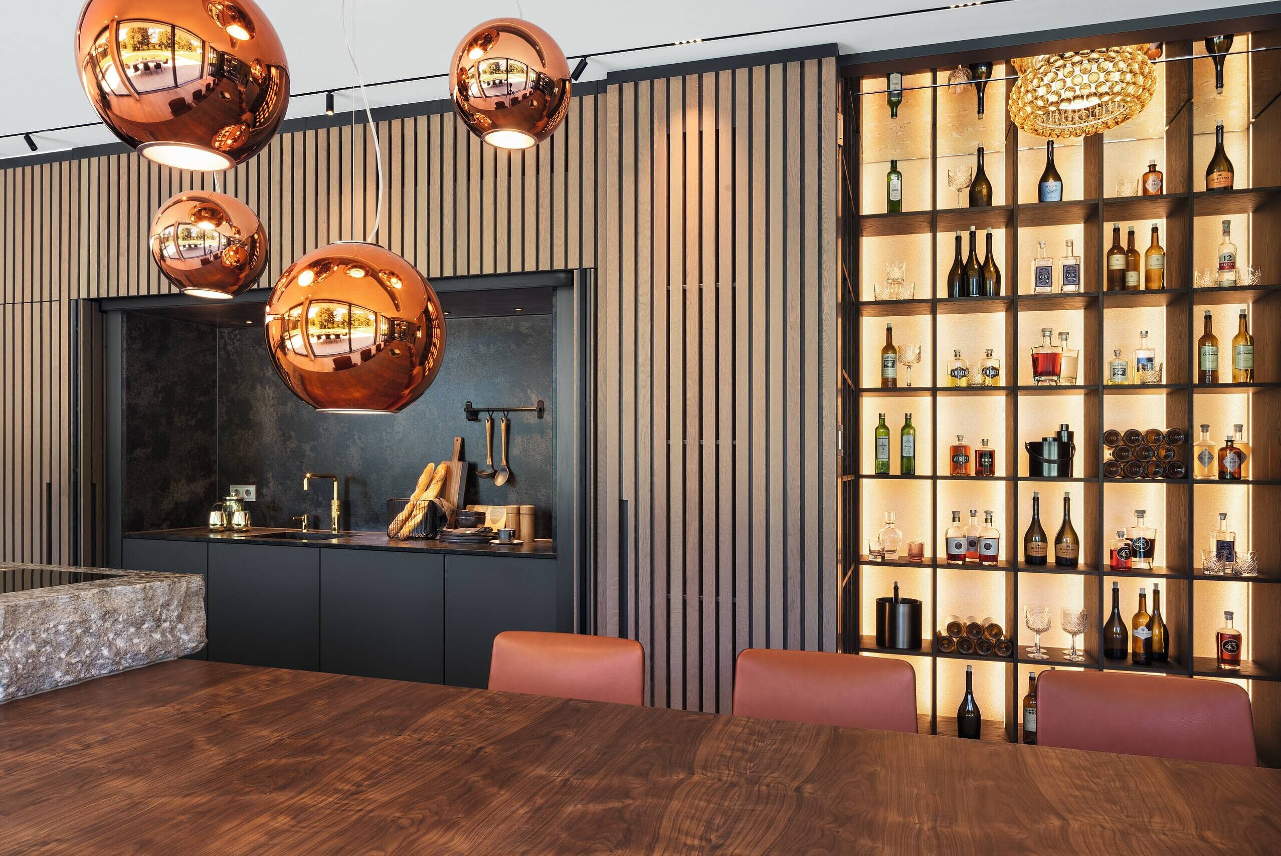 moderne Küche mit integrierter Bar