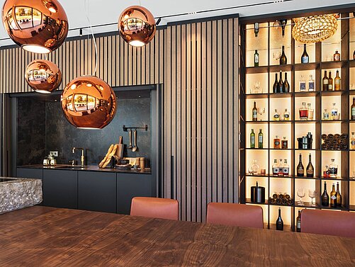 moderne Küche mit integrierter Bar