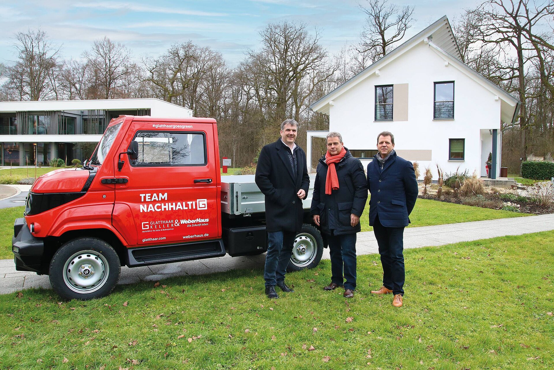 Übergabe E-Fahrzeug an WeberHaus