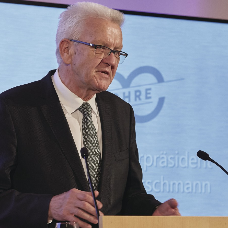 Kretschmann bei einer Rede zum Jubiläums-Empfang zu 60 Jahre WeberHaus