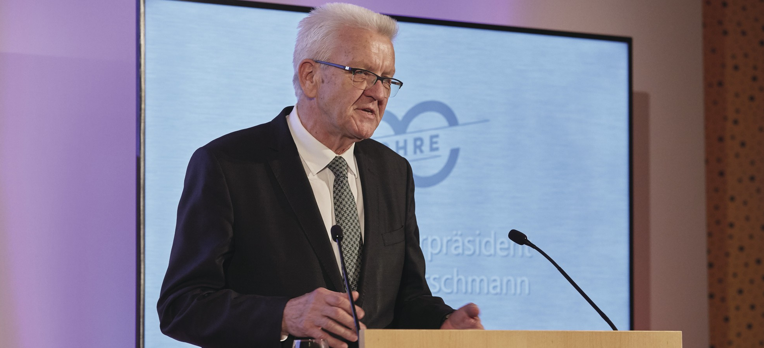 Kretschmann bei einer Rede zum Jubiläums-Empfang zu 60 Jahre WeberHaus