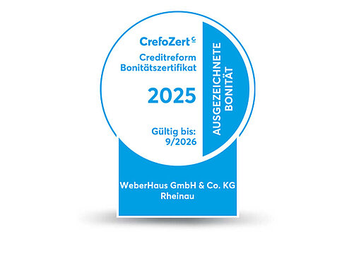 Ein Bonitätszertifikat von CrefoZert für die WeberHaus GmbH & Co. KG, gültig bis September 2026, mit der Auszeichnung "Ausgezeichnete Bonität". Das Zertifikat gilt für das Jahr 2025.