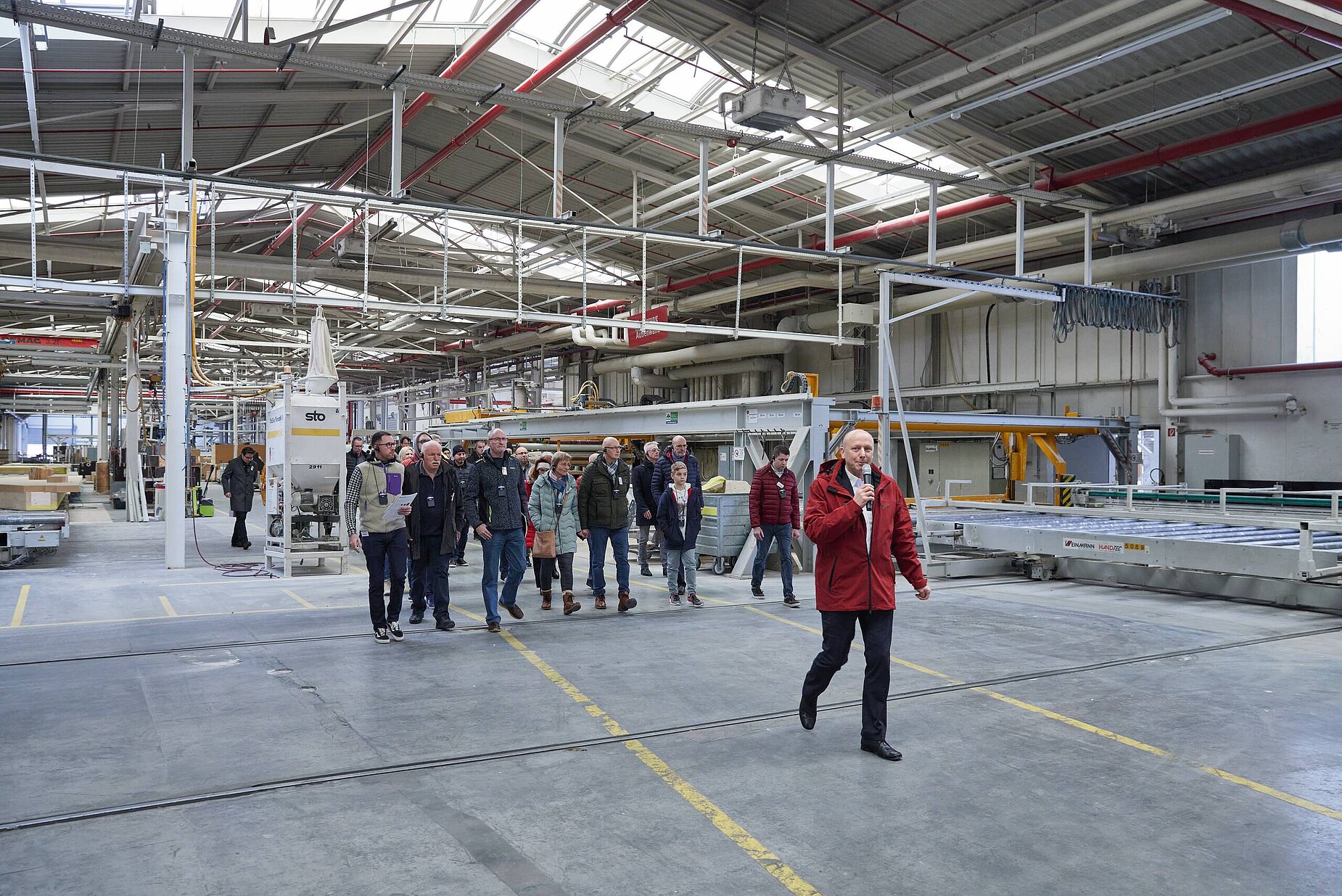 Produktionsführung durch die Hallen von WeberHaus