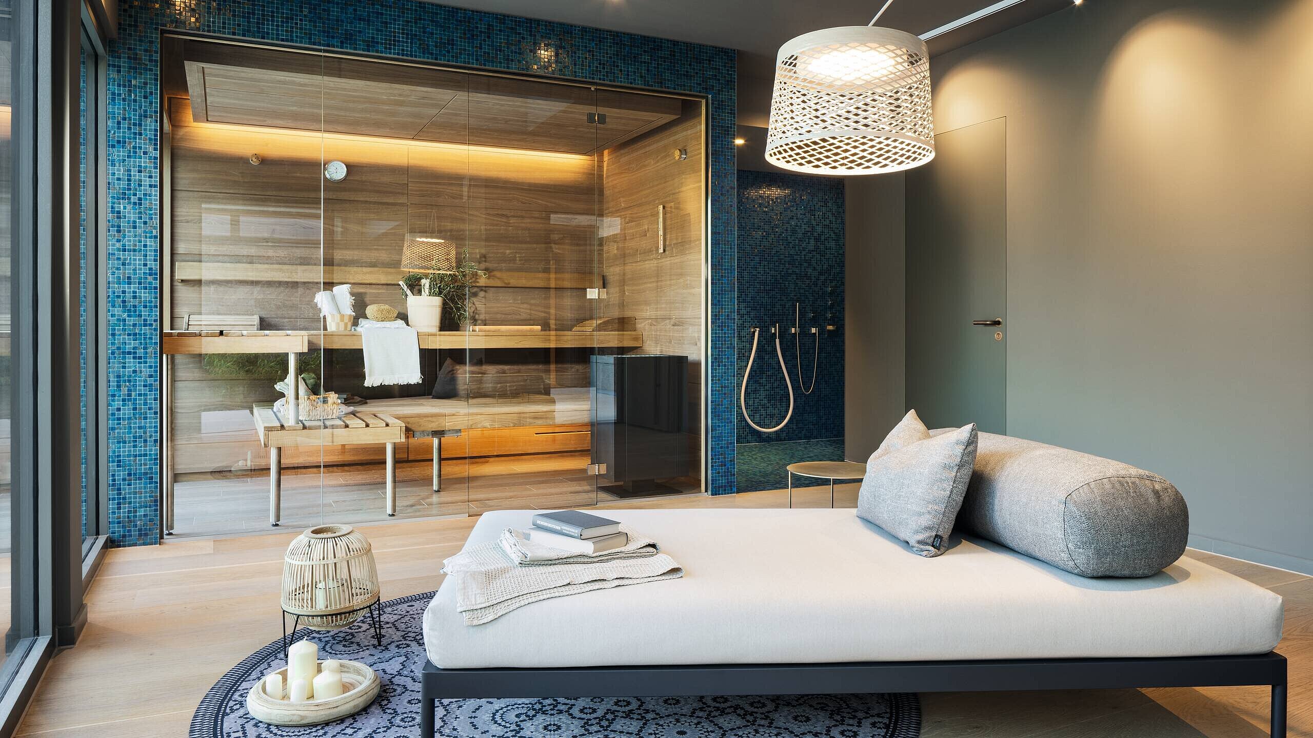 luxuriöser Wellnessbereich mit Sauna luxuriöser Wellnessbereich mit Sauna